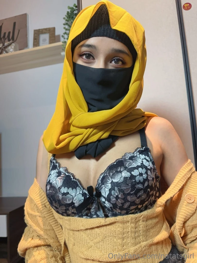 Get your cock ready because yourgfaliyah will make your cock throb so 