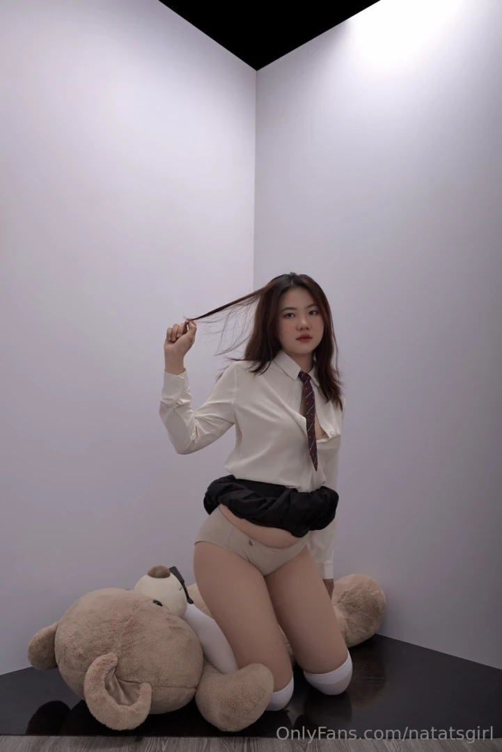 Wanna get messy with her goodgirlhana she can devour your cock and 