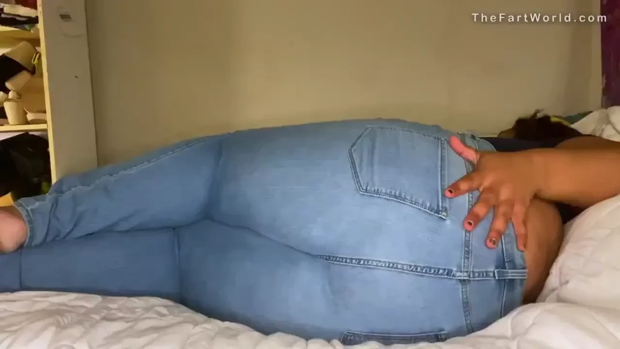 Dahlia farting in jeans and bare assed this is almost 10 minutes long 