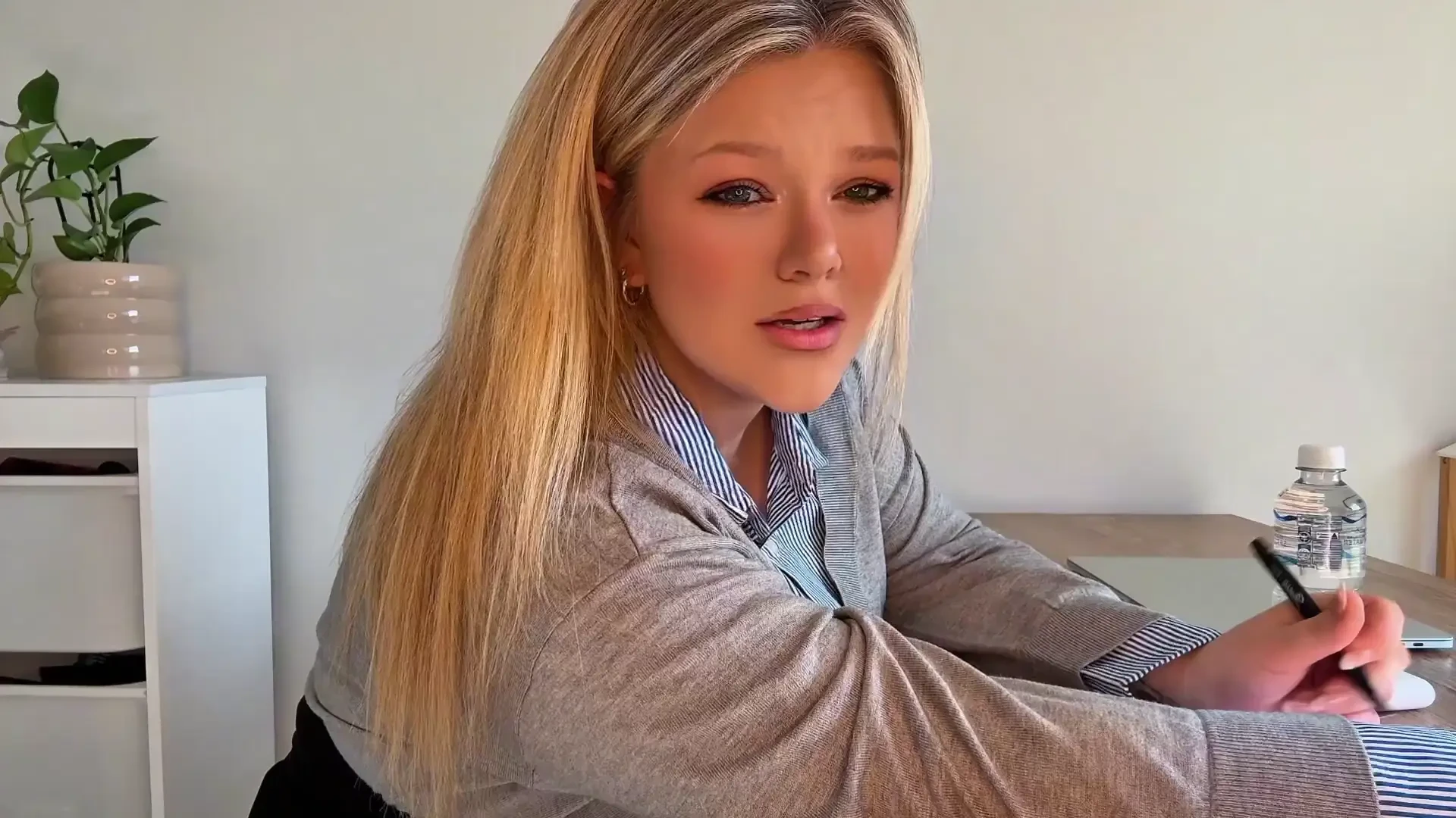 Goldie sitting next to you in class farting like crazy the mic next to 