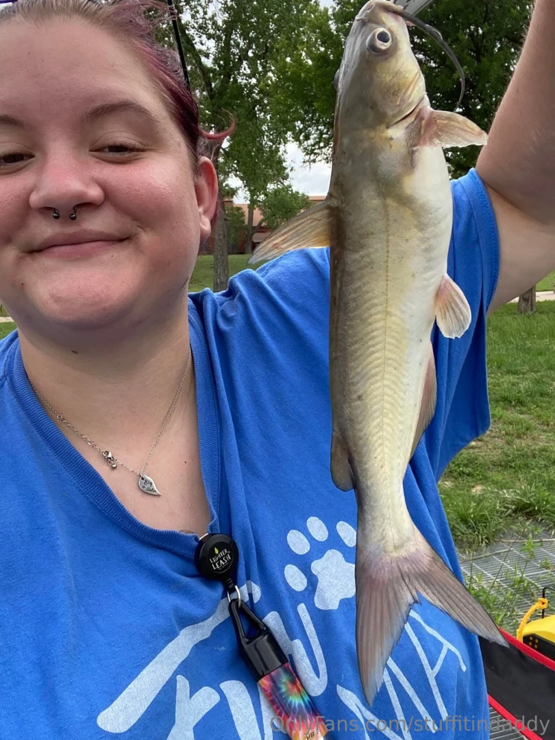 I caught this i love catching and eating catfish 