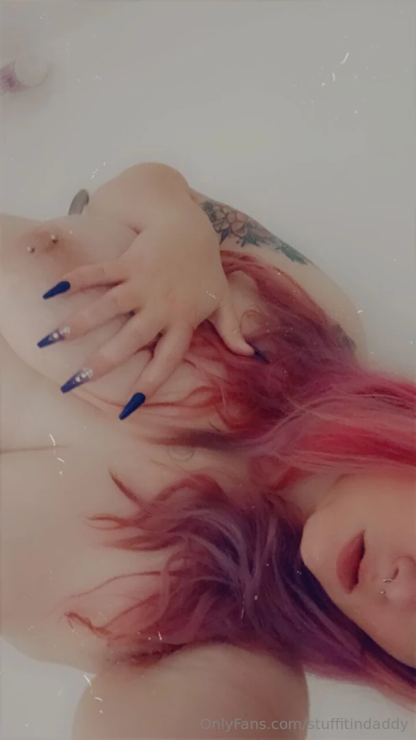 I so love long nails i love scratching things 