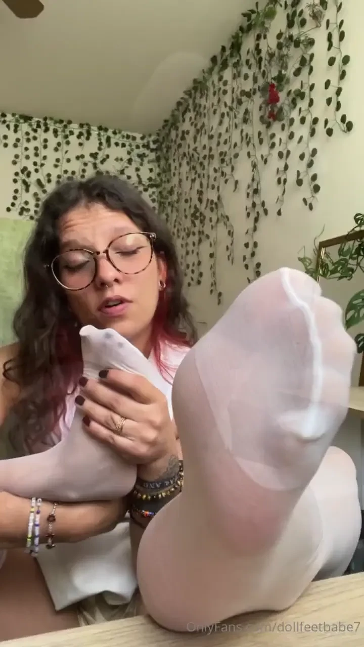 Do you like to smell nylons and jerk off watch this video and do as i 