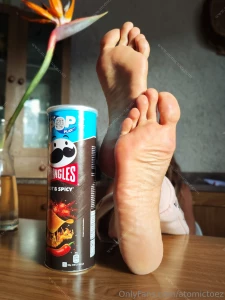 My feet are bigger than the pringles can complete photoset is