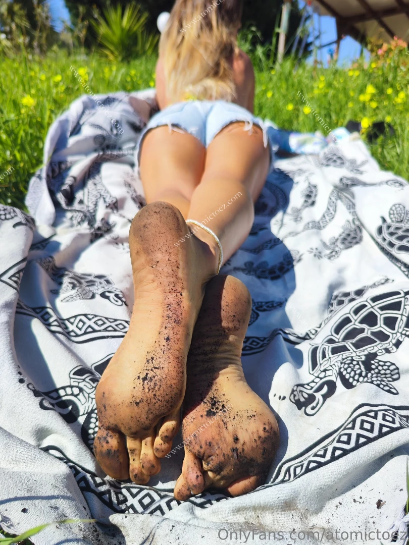 Do you know what i love about dirty feet most how you can tell the way 
