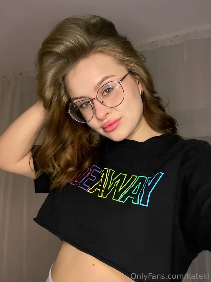 Subscribe to my best friend miu_rose hot miu_rose is all alone right part 1 