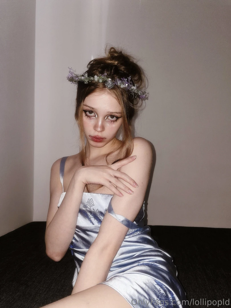 I m the type of girl who wants to be kissed slowly and held tightly at 