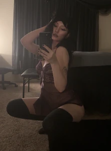 Need someone to take sexy mirror pic with