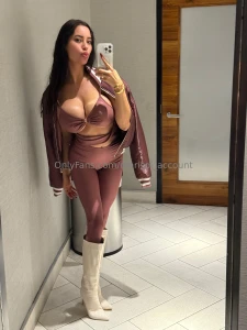 How do you like my airport outfit