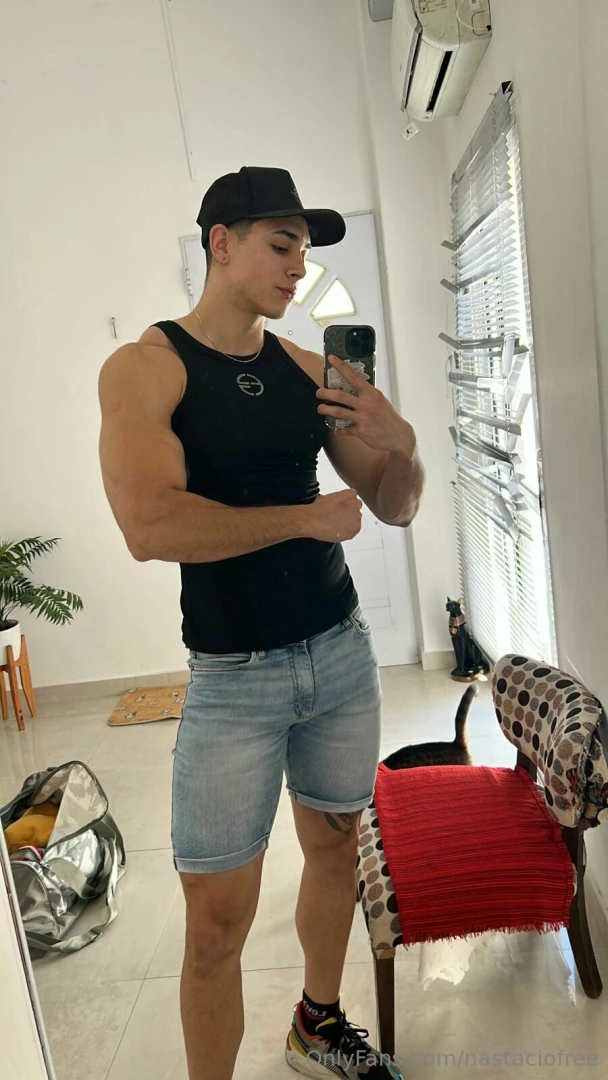 Bet i could make you explode just by talking to you 