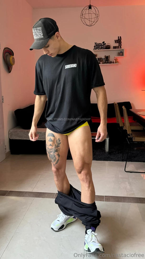 Big dick and big legs 