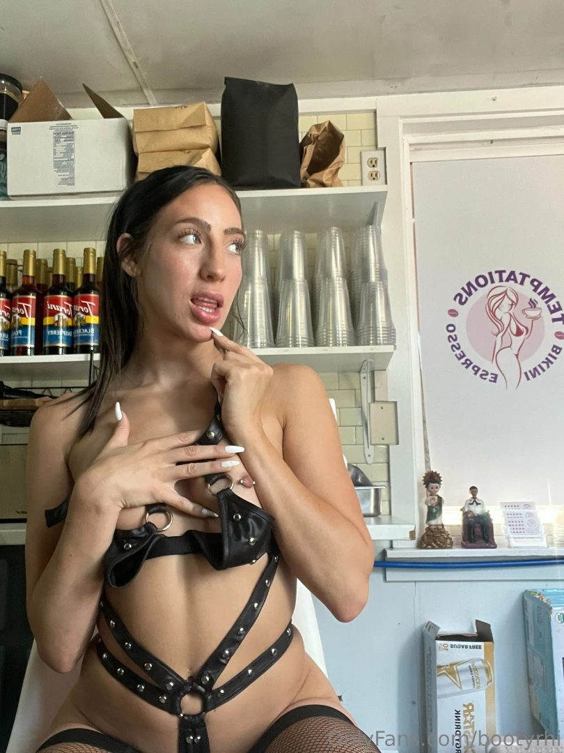 Happy monday y all glad i could take some fun pics in this fit i ve part 2 