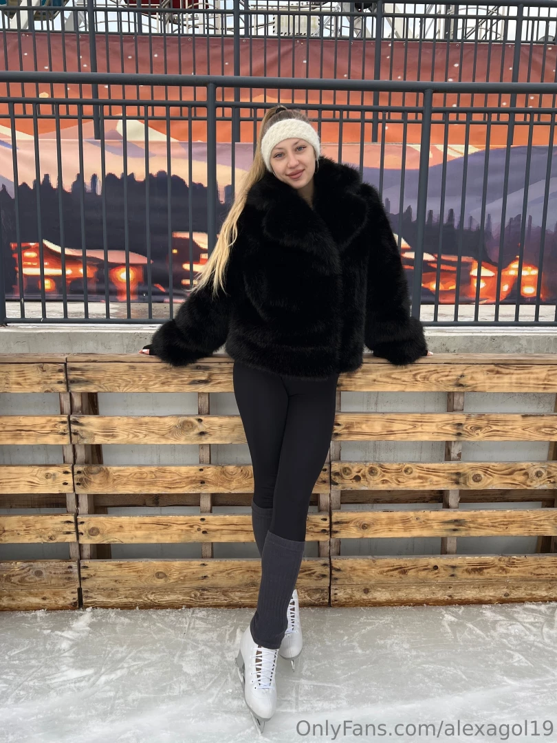 Love ice skating soo much somebody buy me an ice ring so i can do it 