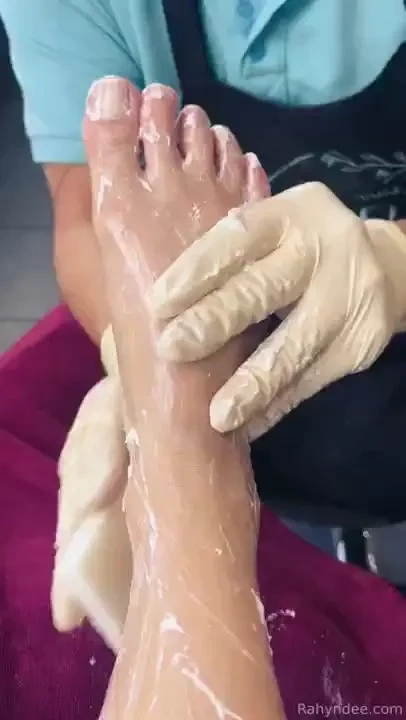 I like when a man knows how to touch my feet 