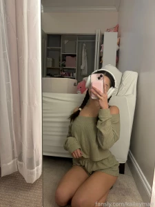 Ootd my apartment is an absolute disaster since i started packing