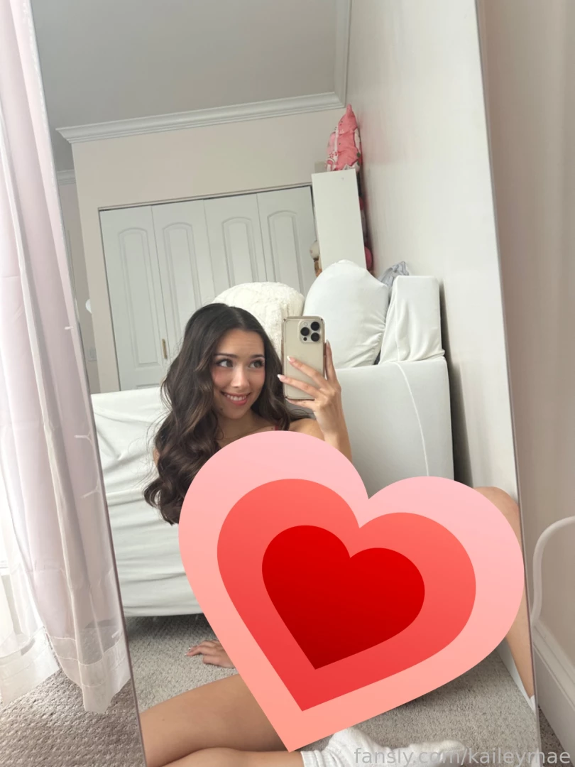 How big do you think your hands would look on my body petite short 