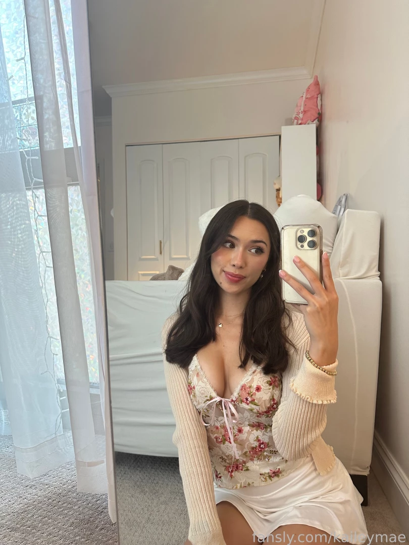 Ootd felt so delicate and feminine in this outfit hehe kinda in the part 1 