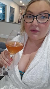 Chin chin loving my spa day feel free to tip and treat me to lunch