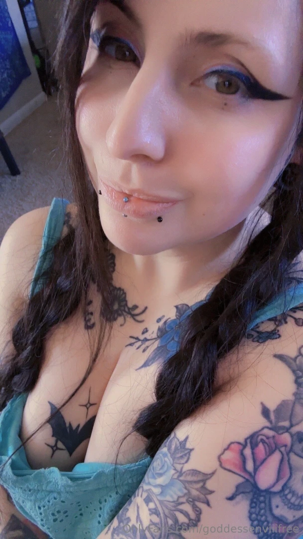 Omg i made my miss_enviii1 page free on accident ooops i m just gonna 