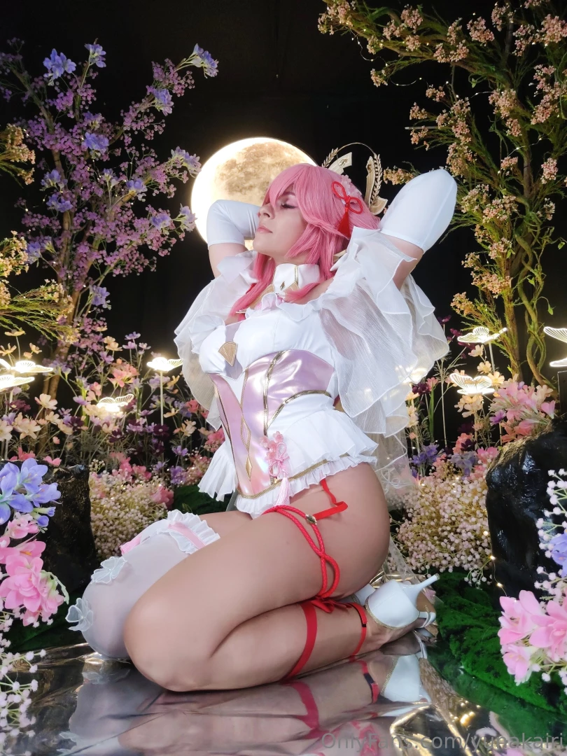 Not a boring bridal dress don t you think 