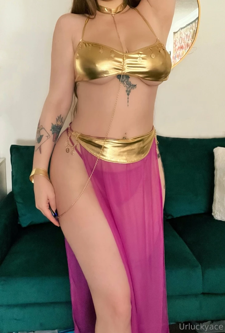 Happy halloween babes check your dms to see me get extra naughty in 