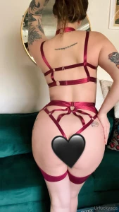 This set is so naughty and these crotchless panties make it extra fun