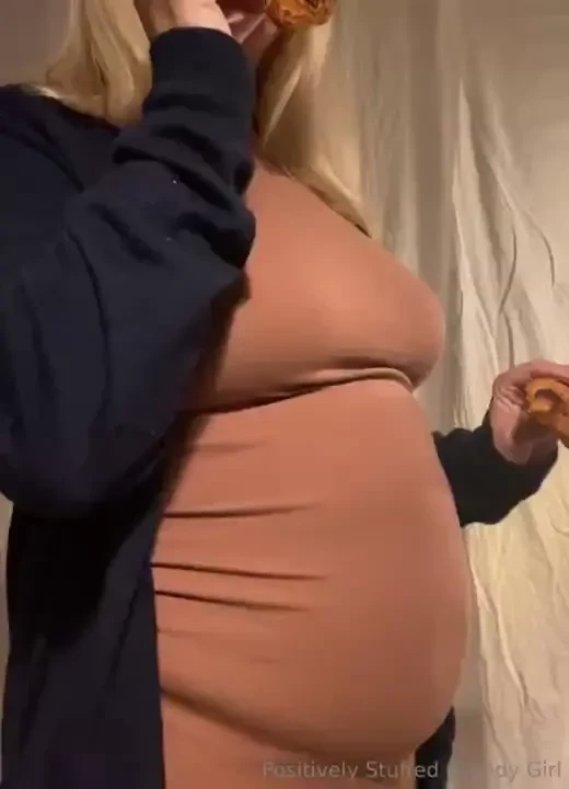 I have to hide my belly with a cardigan but it doesn t stop me eating part 1 