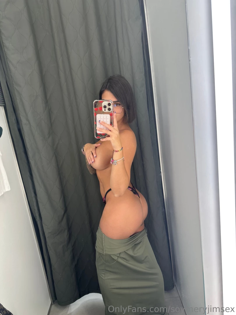 Nuevo video en el probador de una tienda new video in a store fitting 