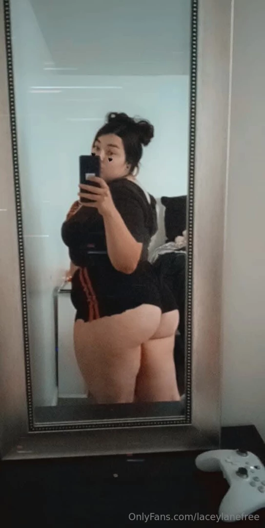 Felt the need to remind y all my ass is fat 