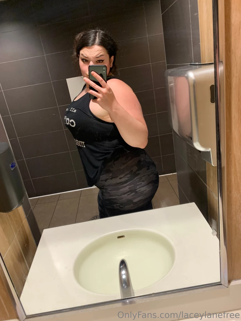 Like if you d fuck me in a public bathroom 