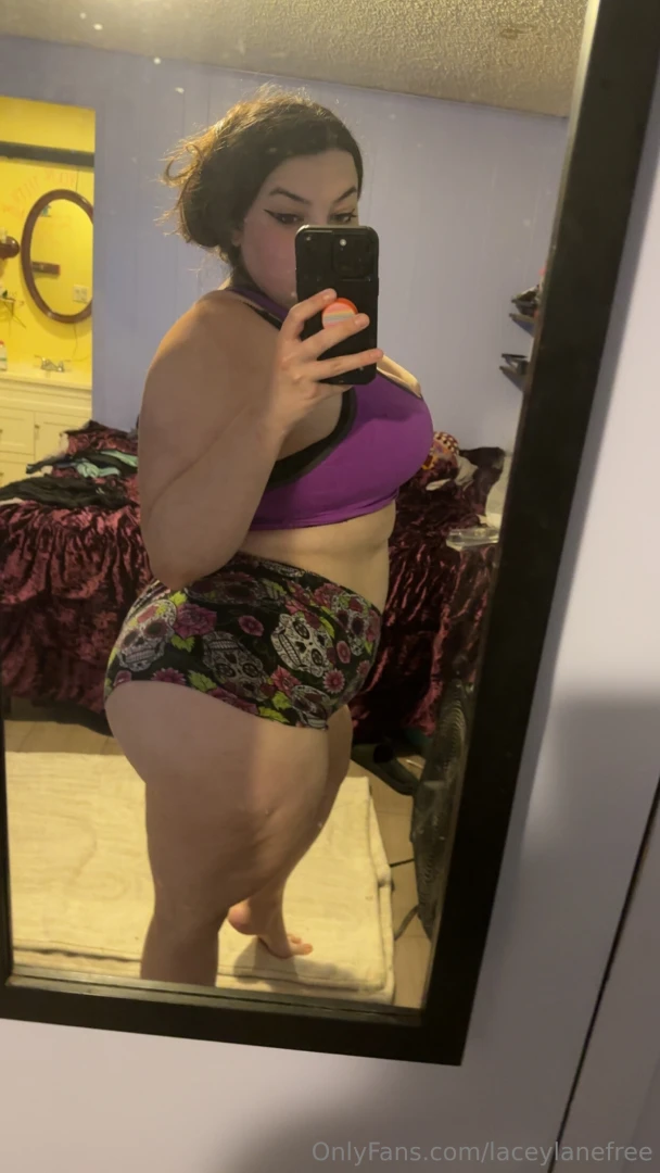 Like if i should post a bunch of booty pics 