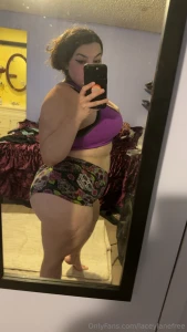 Like if i should post a bunch of booty pics