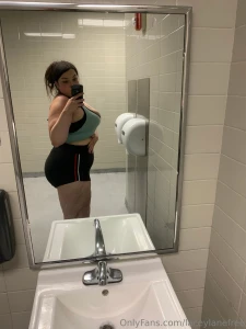 Like if i should post more booty pics part 2