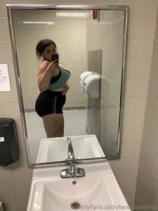 Like if i should post more booty pics part 4