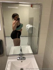 Like if i should post more booty pics part 1