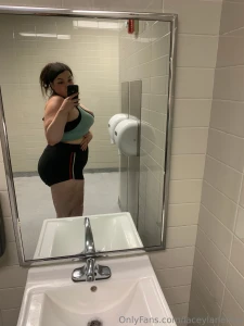 Like if i should post more booty pics part 3
