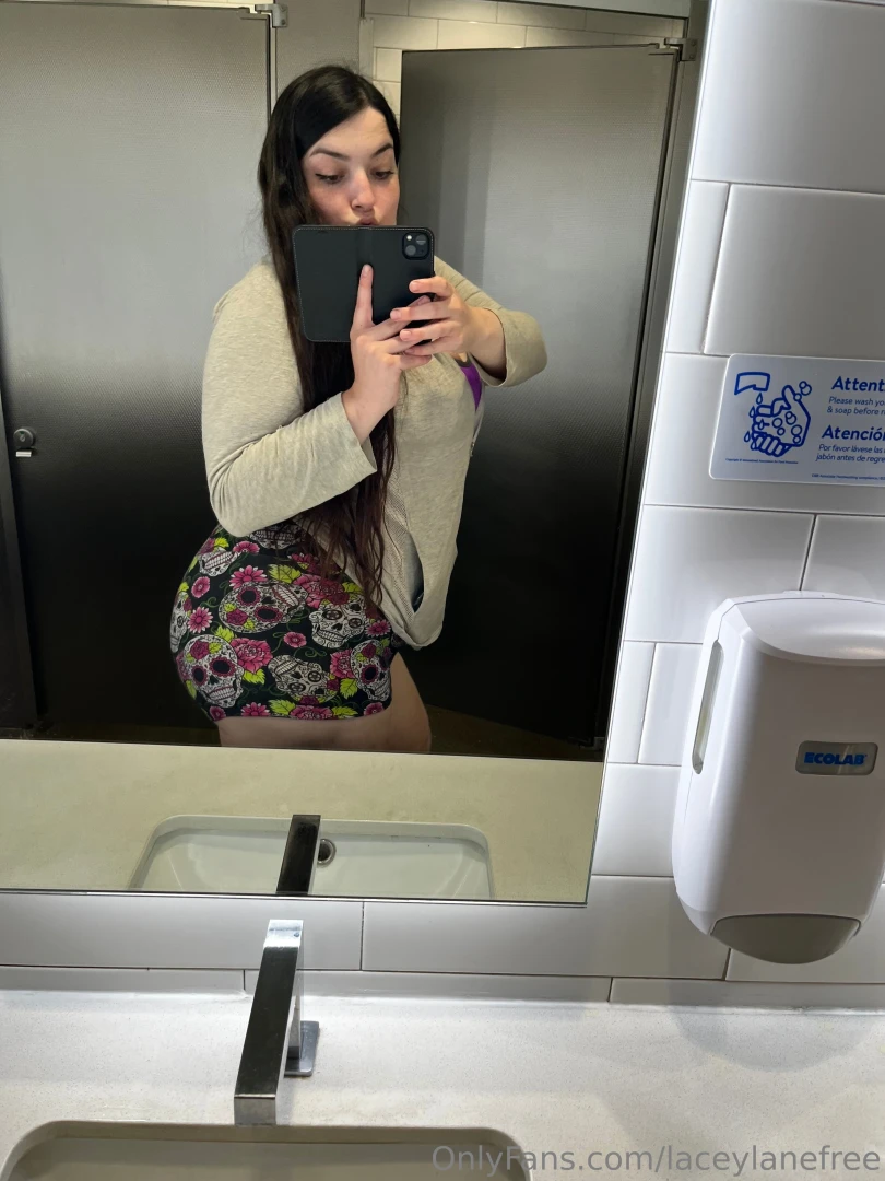 Like if i can spam you with booty pics part 1 