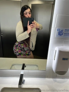 Like if i can spam you with booty pics part 1