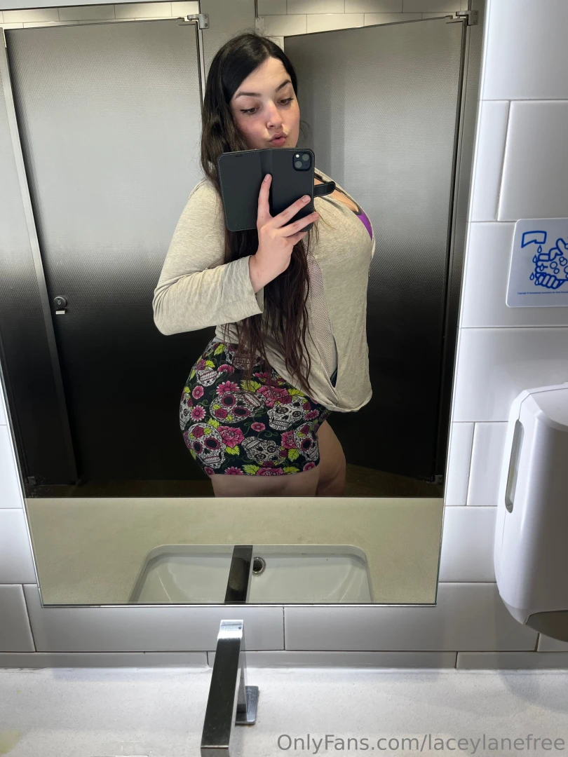 Like if i can spam you with booty pics part 4 