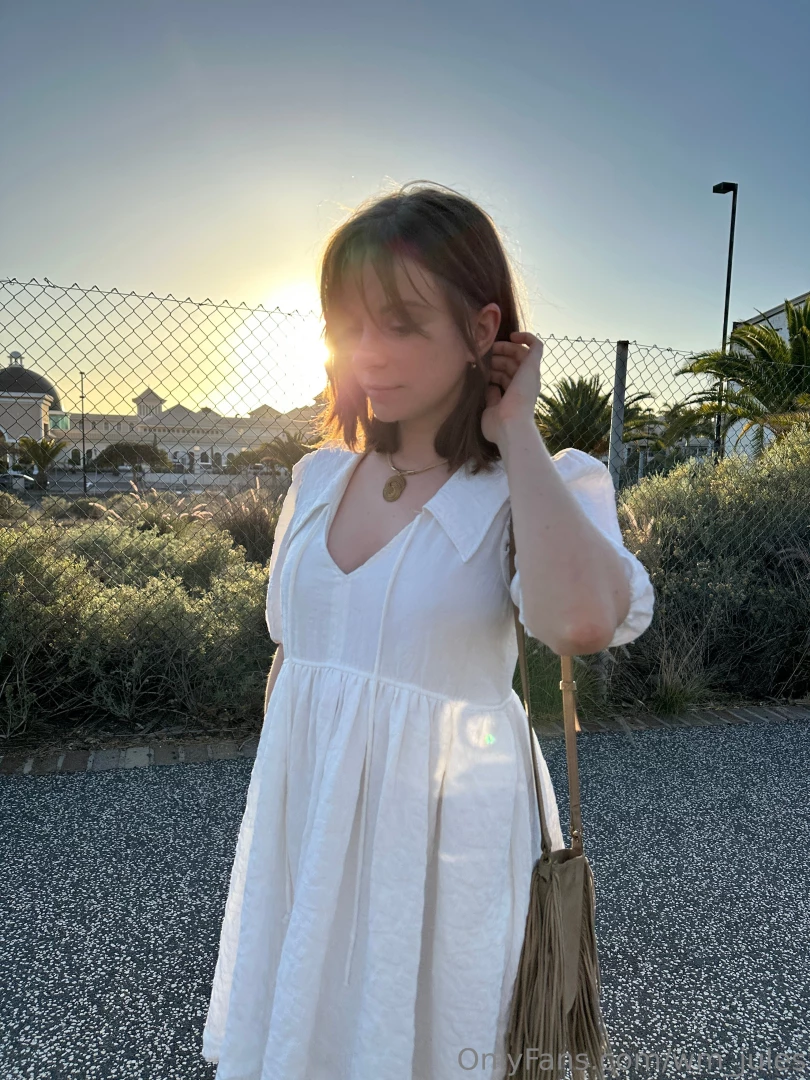 Even sunsets know how to blush around me 