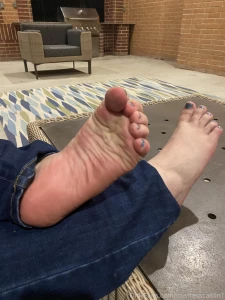 Hope you like my new color now who wants a footjob this week i m