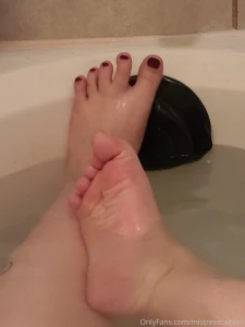 Starting back up doing foot sessions message me for details