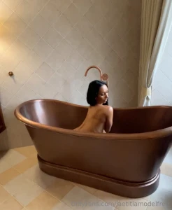 Today i am sharing with you a nude behind the scenes video from a