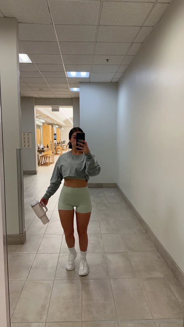 Hey its me your internet gf 