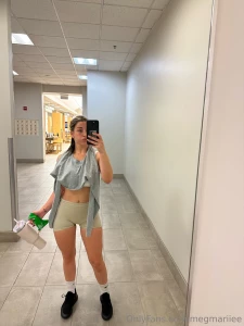 Wish a big strong cute man would flirt with me tonight tbh