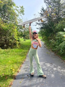 Hi babes it s a beautitiful day wouldn t you say help me out while i part 4