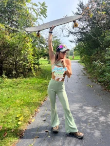 Hi babes it s a beautitiful day wouldn t you say help me out while i part 1