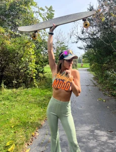 Hi babes it s a beautitiful day wouldn t you say help me out while i part 5