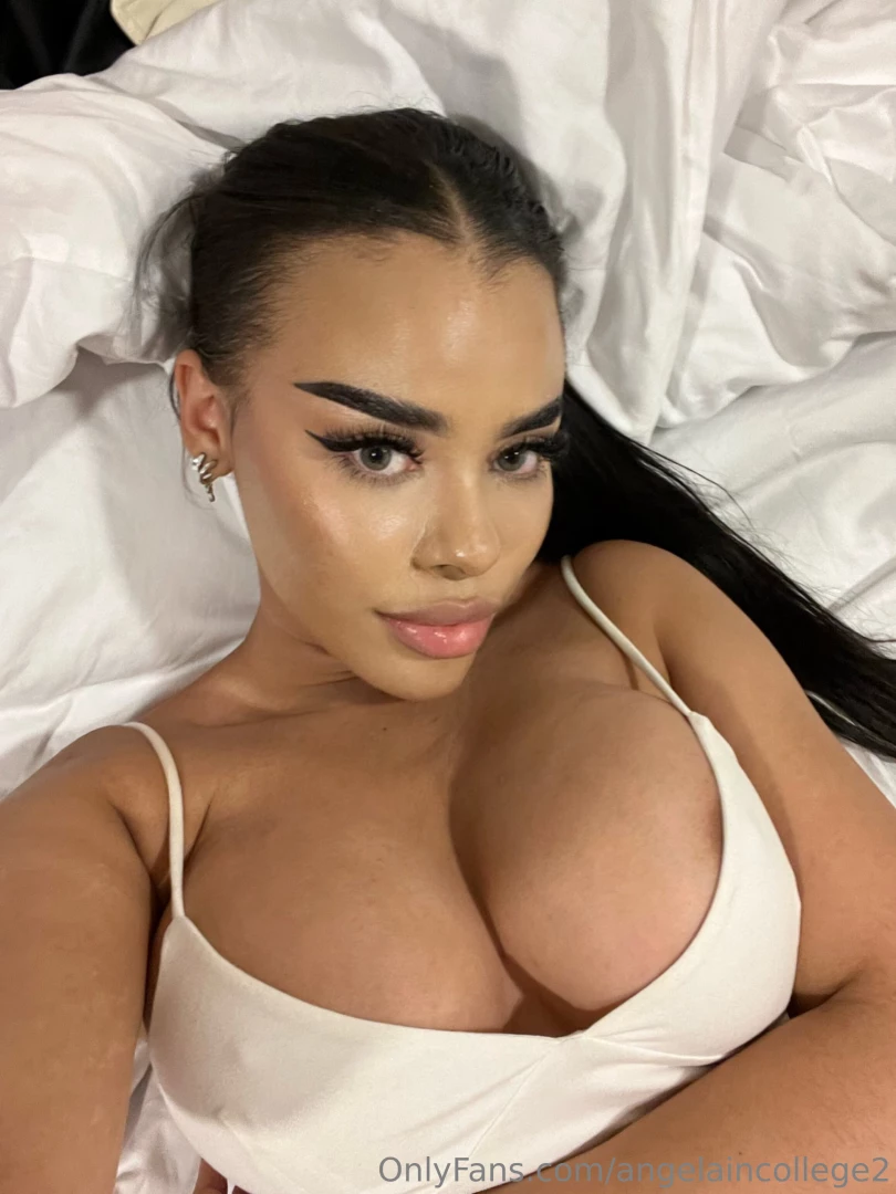 Imagine these eyes looking at you while i suck it 