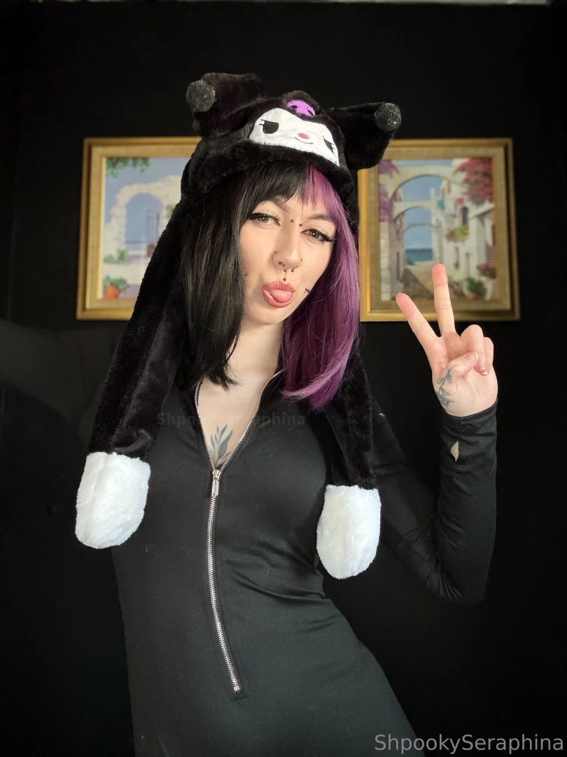 If kuromi was a bop gunna be fighting hello kitty on her island part 1 